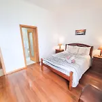 Tatil Evi Loreto Rose, Panoramic Ocean And Mountain View Arco da Calheta (Madeira)